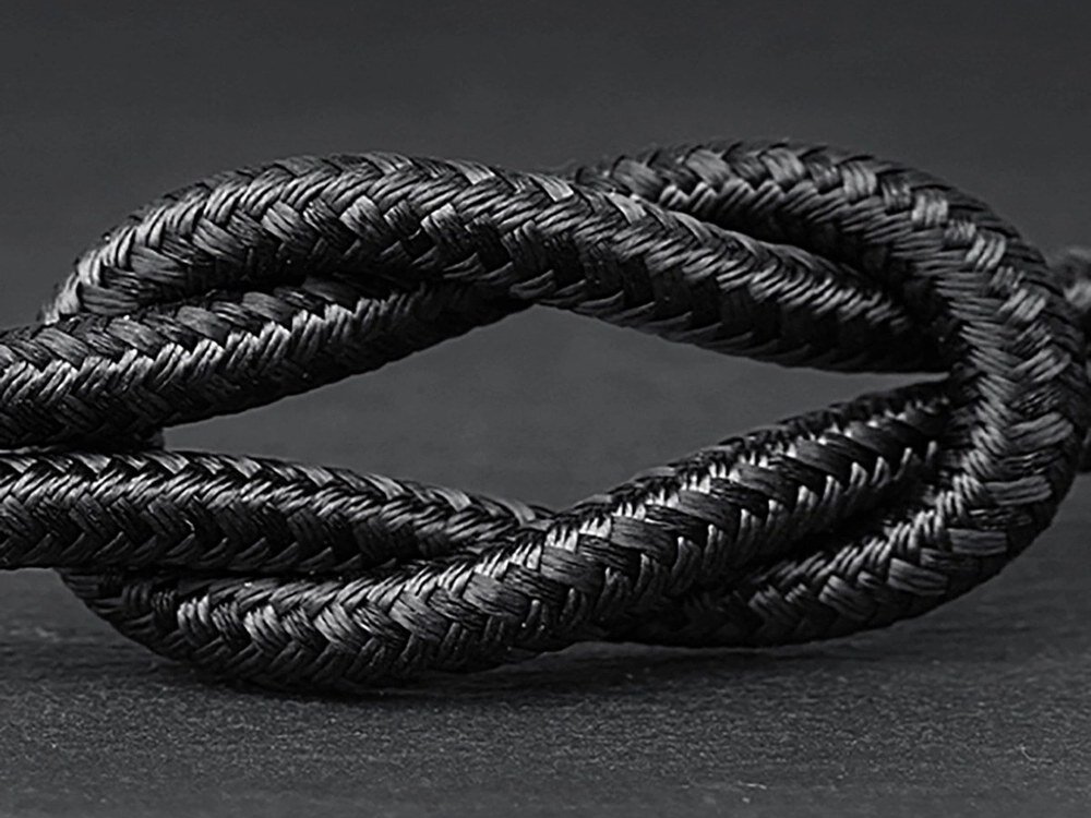 Kabel DUDAO L9C USB-C do USB-C Dudao L9C cynowanych żył miedzianych Wzmocniony oplot odporność przewodu na zginanie, skręcanie i codzienne użytkowanie - kabel podłączony do smartfona