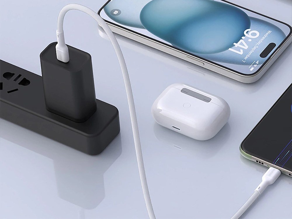 Kabel DUDAO L9C szybkiego ładowania Dudao L9C kompatybilną ładowarką standard Power Delivery (PD) - kabel wpięty w kostkę i smartfon