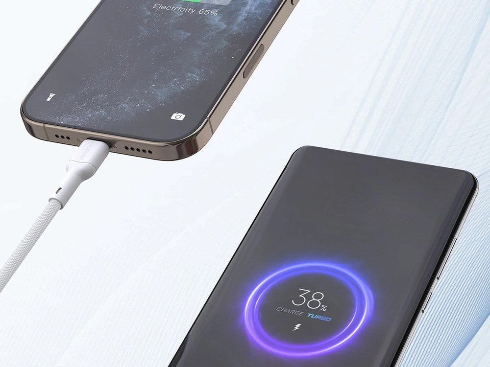 Kabel DUDAO L9C USB-C do USB-C Dudao L9C cynowanych żył miedzianych Wzmocniony oplot odporność przewodu na zginanie, skręcanie i codzienne użytkowanie - kabel podłączony do smartfona