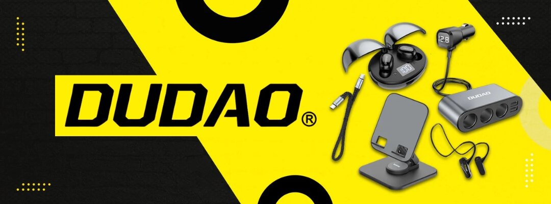 Na żółtym tle widoczne jest logo \'DUDAO\' oraz kilka produktów elektronicznych, w tym kabel, ładowarka samochodowa z wyświetlaczem LED i stojak na telefon.