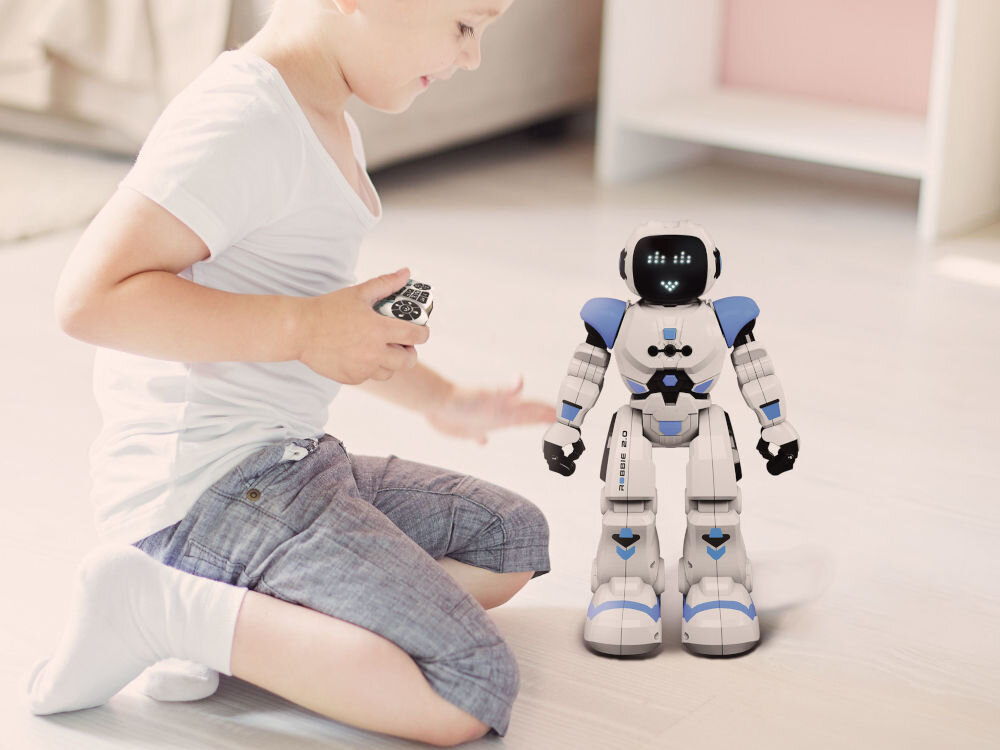 Zabawka interaktywna XTREM BOTS James The Spy Bot dziecko bawiące się robotem sterowanie pilotem