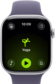 Apple Watch Series 11 z aluminiową kopertą w kolorze srebrnym, z treningiem jogi na wyświetlaczu, prawa strona obudowy: pokrętło Digital Crown, pasek sportowy w kolorze mlecznego fioletu