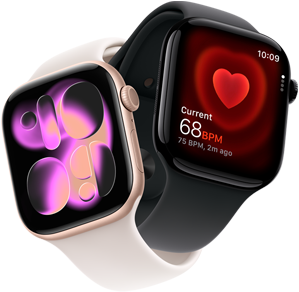 Apple Watch Series 11 z kopertą z aluminium w kolorze różowego złota, z paskiem sportowym w kolorze łagodnego różu, tarcza Lawa, prawa strona obudowy: pokrętło Digital Crown, mikrofon, przycisk boczny, Apple Watch Series 11 z kopertą z aluminium w kolorze onyksu, z paskiem sportowym w kolorze czarnym, z aplikacją Tętno pokazującą aktualne tętno użytkownika, prawa strona obudowy: pokrętło Digital Crown