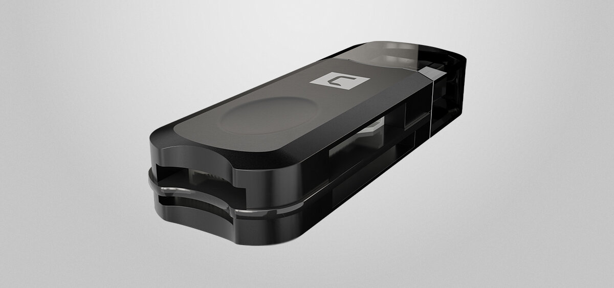 Kompaktowe czarne urządzenie o eleganckim wyglądzie i srebrnym logo na powierzchni.