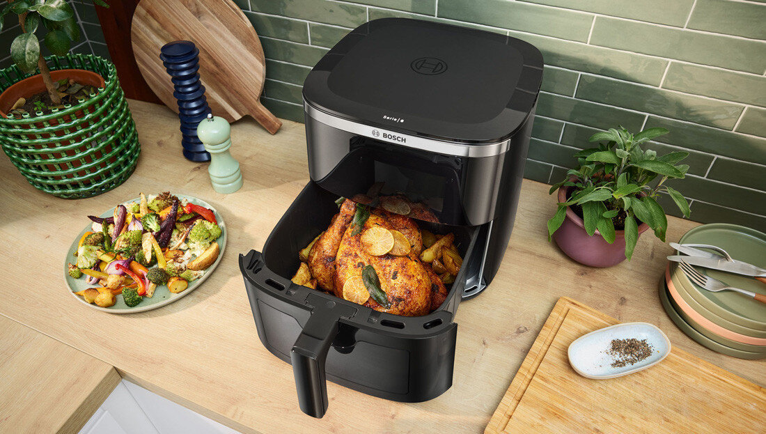 Air Fryer Frytkownica beztłuszczowa BOSCH Serie 6 MAF671B1 7.2l z 7 automatycznymi programami i okienkiem do podgląd potrawy 5 porcji w jednym cyklu pojemność wygodne rozwiązanie wiele możliwości
