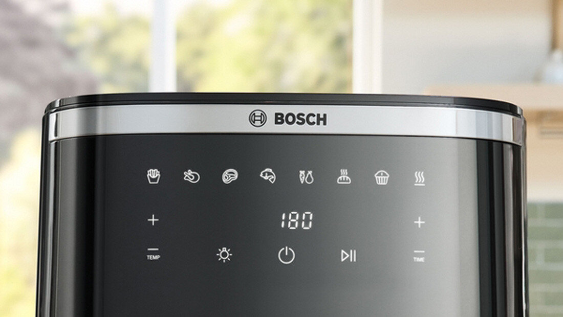 Air Fryer Frytkownica beztłuszczowa BOSCH Serie 6 MAF671B1 7.2l z 7 automatycznymi programami i okienkiem do podgląd potrawy Dotykowy panel sterujący kontrola gotowanie Regulując czas i temperaturę łatwe dopasowanie upodobania precyzyjne parametry personalizacja przygotowywanie dania