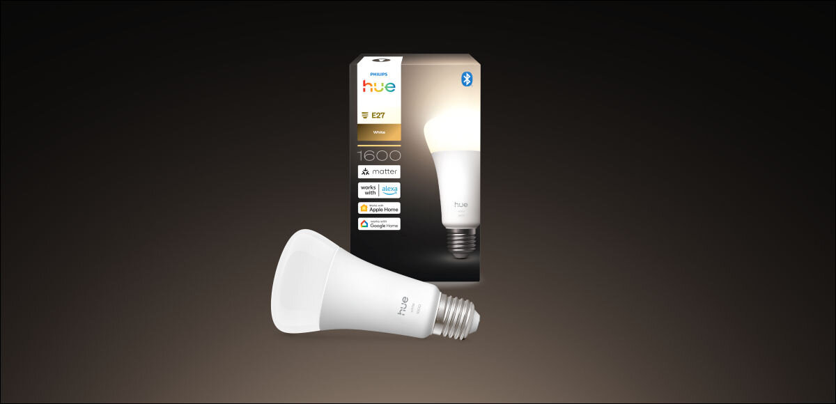 Inteligentna żarówka LED PHILIPS HUE 929003856201 13.5W E27 Bluetooth, ZigBee  , opakowanie, zestaw, zawartość, paczka, na zdjęciu opakowaie i zawartość opakowania żarówek