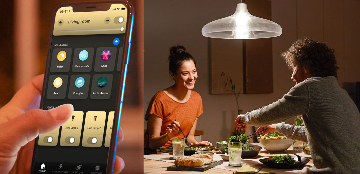 Inteligentna żarówka LED PHILIPS HUE 929003854808 6W E27 Bluetooth, ZigBee (4 szt.) , instalacja, odkrywanie, możliwości, chwila, para siedzi przy stole jadalnym w oświetleniu HUE, obok smartfon z włączoną aplikacją