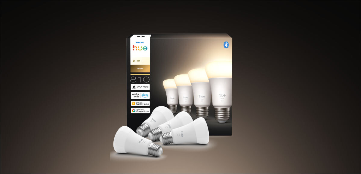 Inteligentna żarówka LED PHILIPS HUE 929003856006 7W E27 Bluetooth, ZigBee (4 szt.) , opakowanie, zestaw, zawartość, paczka, na zdjęciu opakowaie i zawartość opakowania żarówek