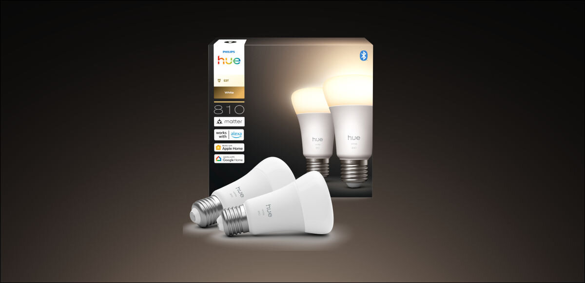 Inteligentna żarówka LED PHILIPS HUE 929003856005 7W E27 Bluetooth, ZigBee (2 szt.) , opakowanie, zestaw, zawartość, paczka, na zdjęciu opakowaie i zawartość opakowania żarówek