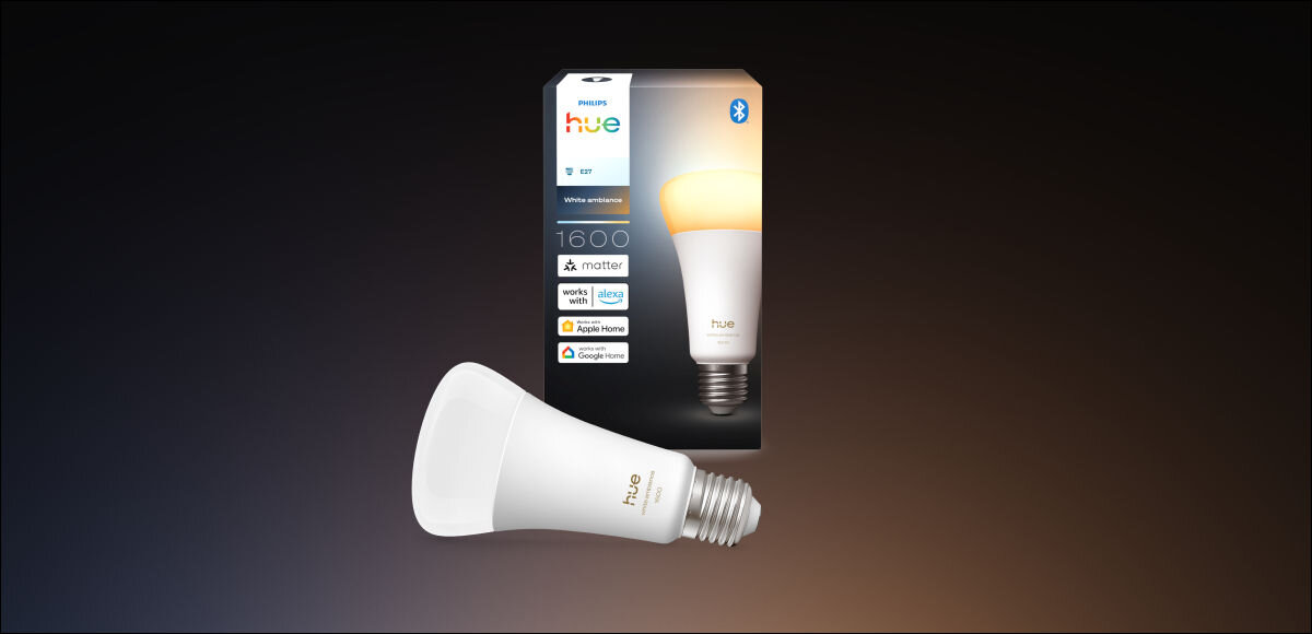 Inteligentna żarówka LED PHILIPS HUE 929003855001 8.1W E27 Bluetooth, Zigbee (2 szt.) , opakowanie, zestaw, zawartość, paczka, na zdjęciu opakowaie i zawartość opakowania żarówek