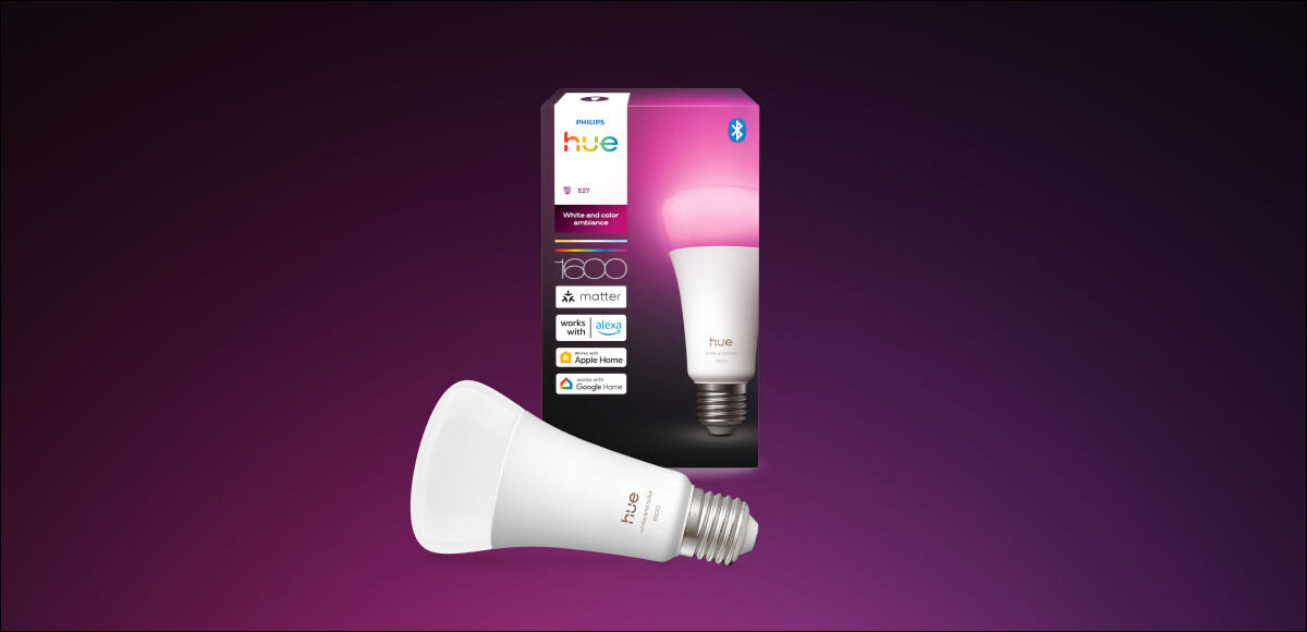 Inteligentna żarówka LED PHILIPS HUE 929003853601 11.8W E27 Bluetooth, Zigbee , opakowanie, zestaw, zawartość, paczka, na zdjęciu opakowaie i zawartość opakowania żarówek