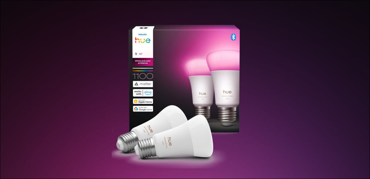 Inteligenta żarówka LED PHILIPS HUE 929003853502 8.1W E27 Bluetooth, Zigbee (2 szt.) , opakowanie, zestaw, zawartość, paczka, na zdjęciu opakowaie i zawartość opakowania żarówek