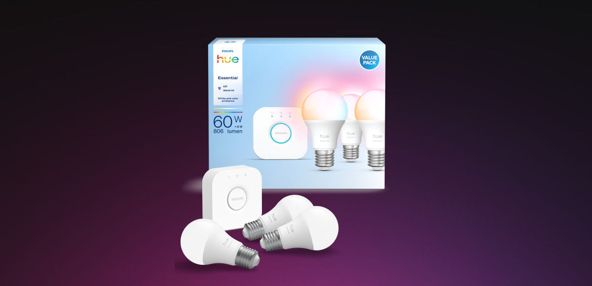 ŻARÓWKA E27 806LM A60 3SZT +BRIDGE PHILIPS HUE ESSENTIAL WHITE AND COLOR, zestaw, opakowanie, zawartość, paczka, na czarno różowym tle opakowanie wraz z żarówkami
