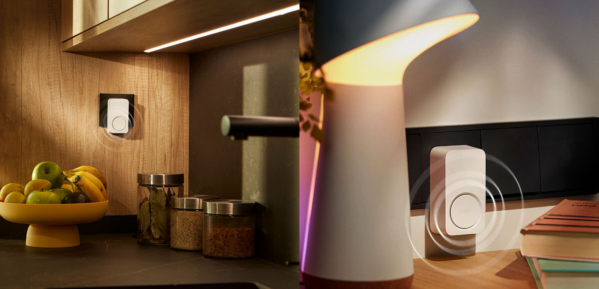 Dzwonek PHILIPS HUE, ciche, godziny, planowanie, dzwoek, wyciszyć, Sygnalizator Hue Secure w dwóch wnętrzach – po lewej kuchnia z owocami, po prawej sygnalizator pod lampą biurkową na tle książek.