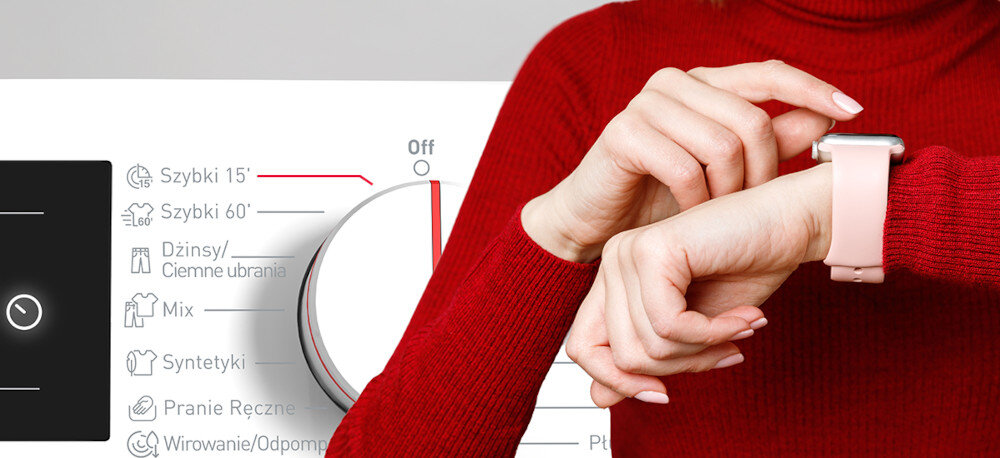 PRALKA SHARP ES-NFA6101WC-PL Detal pokazuje ustawienie programu „Szybki 15’”. Obok widoczny nadgarstek z zegarkiem, podkreślający oszczędność czasu szybkie pranie 15 minut krótki cykl odświeżanie ubrań oszczędność czasu