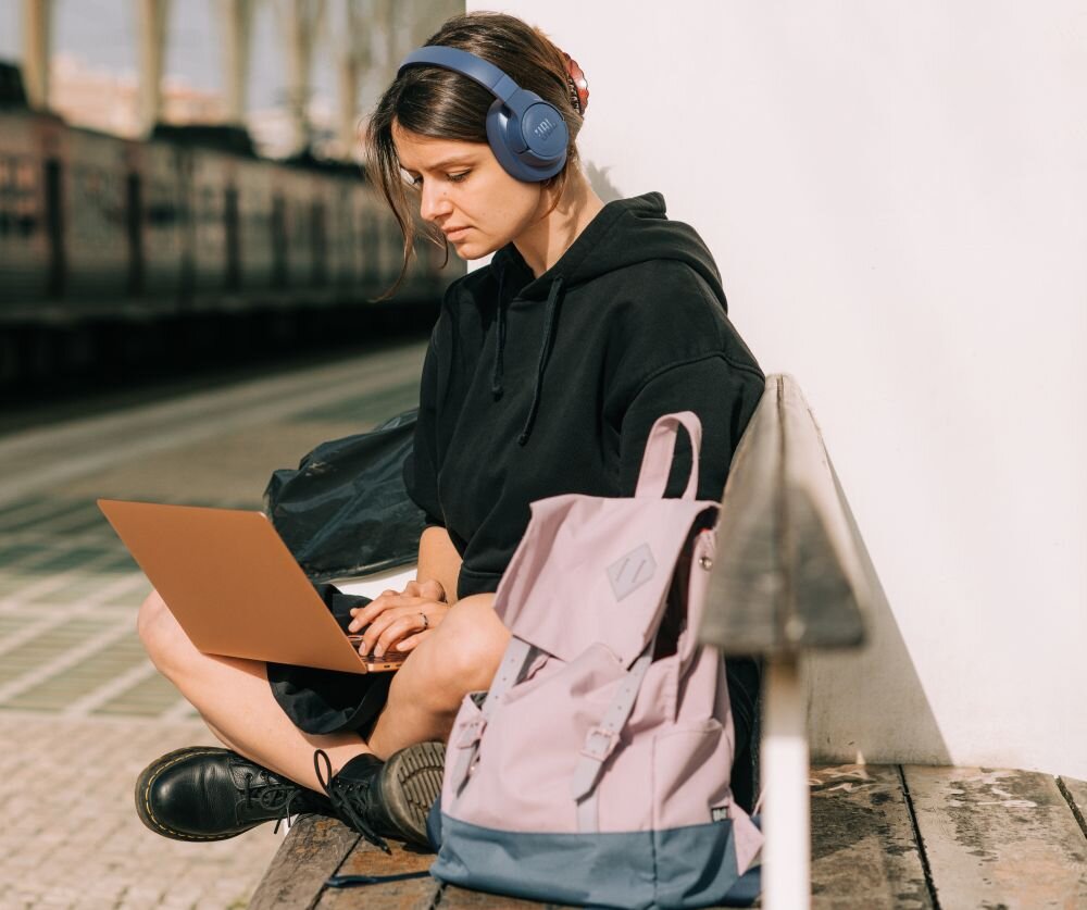 JBL Tune 770NC przetworniki aktywna redukcja szumów design dopasowanie łączność wygoda sterowanie bateria