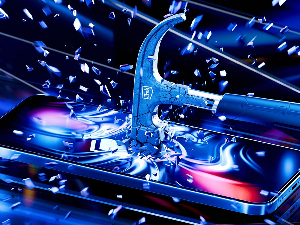 Szkło hartowane 3MK Hardglass Max, funkcjonalność, komfort, kompatybilność, czystość, Młotek rozbijający szkło na ekranie smartfona