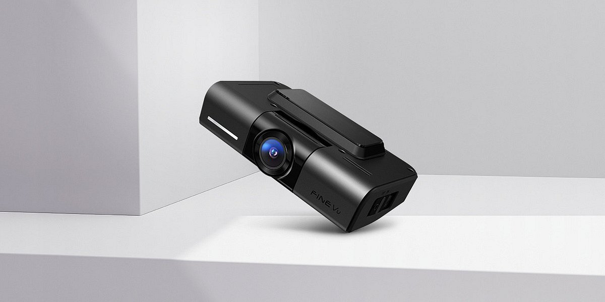 FINEVU GX400 - kamera samochodowa ustawiona na minimalistycznym tle