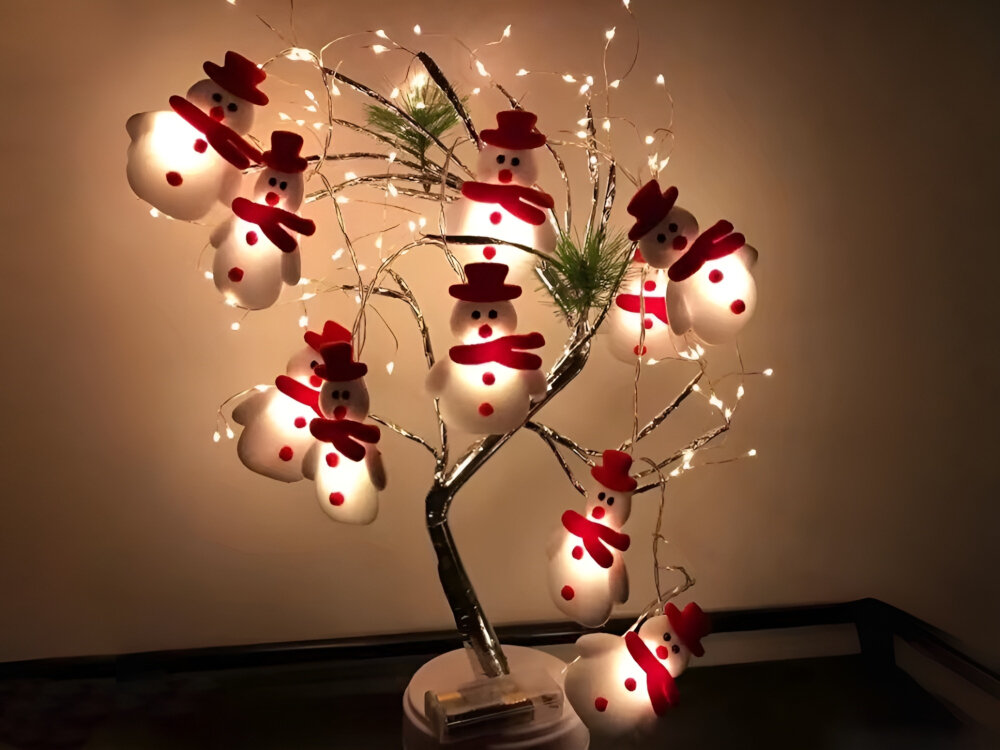 LAMPKI CHOINKOWE BELINE BAŁWANKI 10 SZT 165 CM, światło, ciepło, święta, dekoracja, lapmki zawieszone na drzewku ozdobnym oświetlają blat