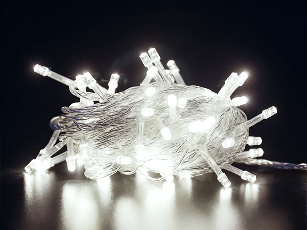 Lampki choinkowe LED BELINE EHD-LS01 5 m Bateryjne, światło, święta, magia, przytulne, lampki zwinięte w kulkę święca na czarnym tle