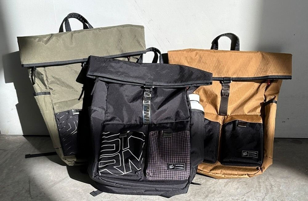 Plecak SKINARMA Jager Brązowy prezentacja plecaka w trzech wersjach kolorystycznych na jasnym tle