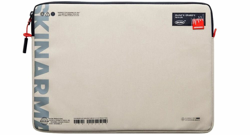 Torba na laptopa SKINARMA Fardel 14 cali Kość słoniowa prezentacja etui na białym tle połączenie stylu i technologii