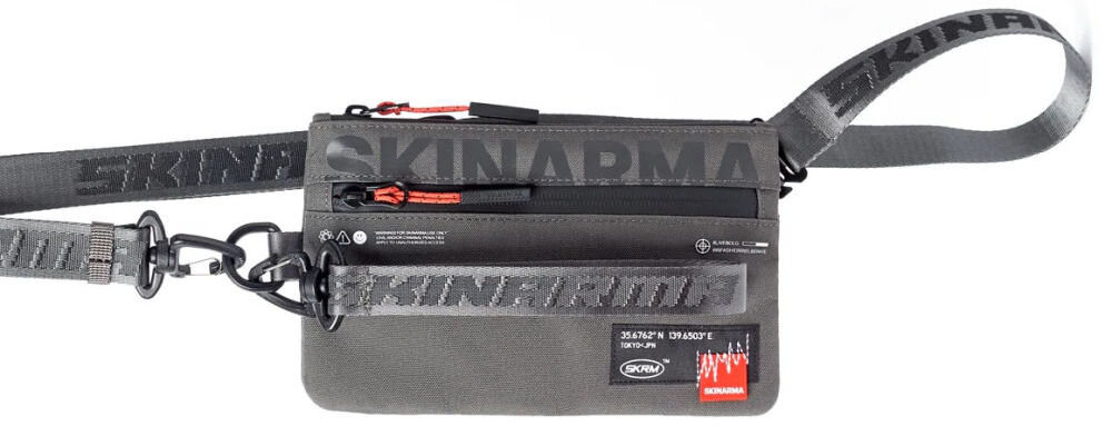 Torebka na telefon SKINARMA Fardel Oliwkowy prezentacja torebki na białym tle torebka z odpinanymi paskami komfort