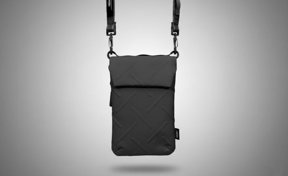 Torebka na telefon SKINARMA Juno Czarny prezentacja torebki na szarym tle