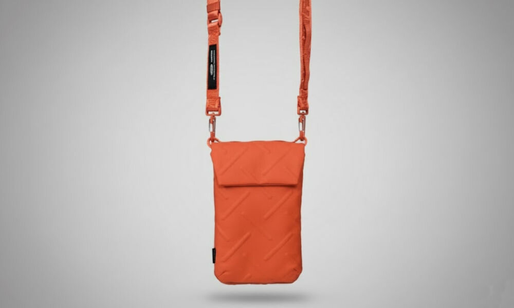 Torebka na telefon SKINARMA Juno Pomarańczowy prezentacja torebki na szarym tle