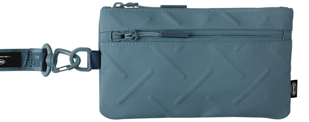 Torebka na telefon SKINARMA Juno Niebieski prezentacja torebki na białym tle nylon tłoczona faktura zgrabna konstrukcja praktyczne zastosowanie