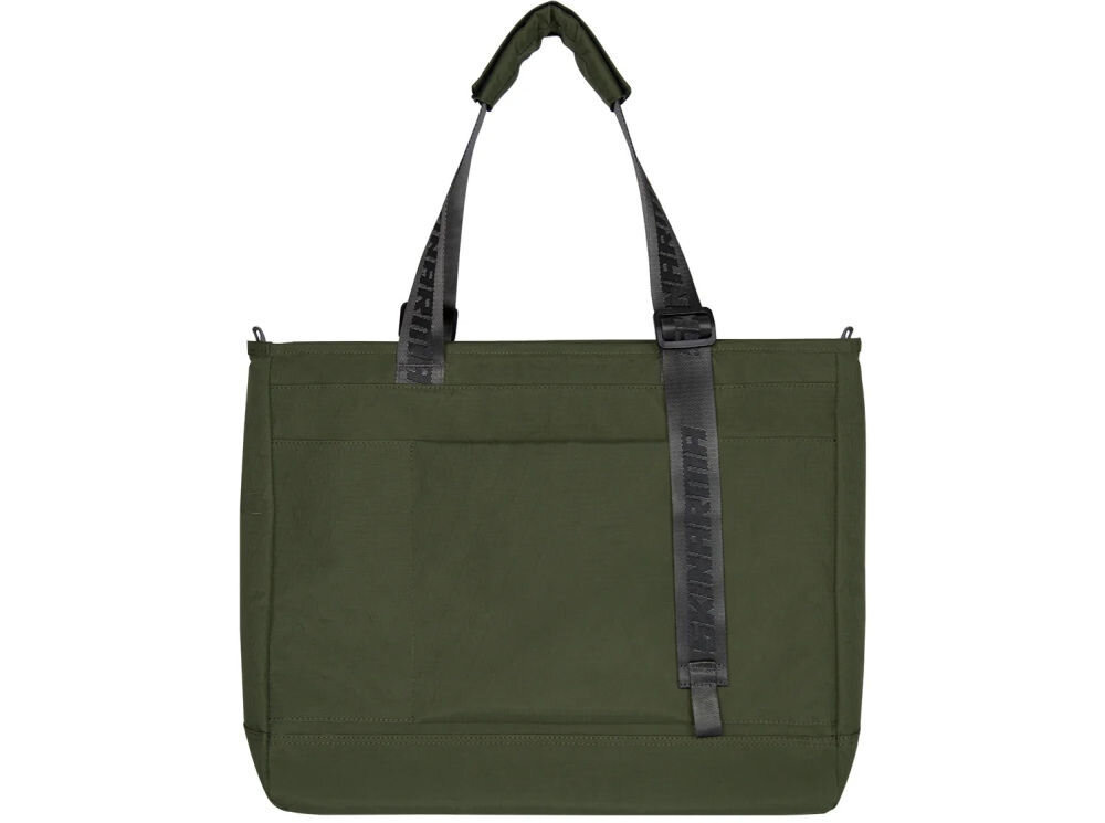 Torba SKINARMA Jager Oliwkowy prezentacja torby na białym tle torba z nylonu ripstop o pojemnej konstrukcji trwałość ochrona zawartości regulowane uchwyty solidne zamki