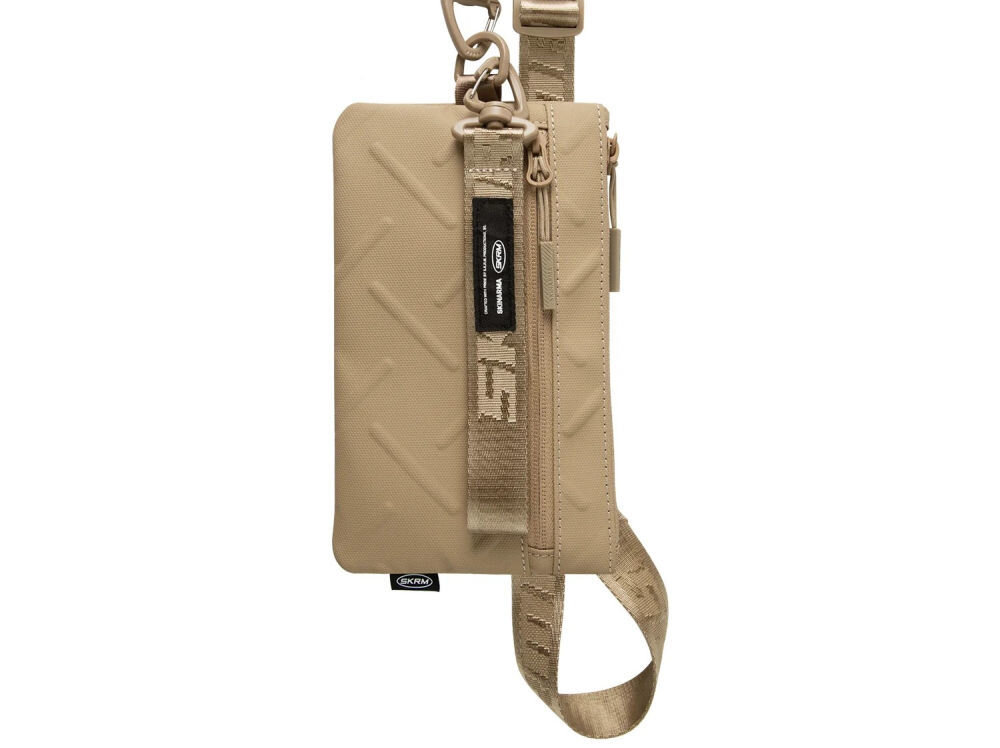 Torebka na telefon SKINARMA Juno Khaki prezentacja torebki na białym tle połączenie stylu i technologii singapurska marka
