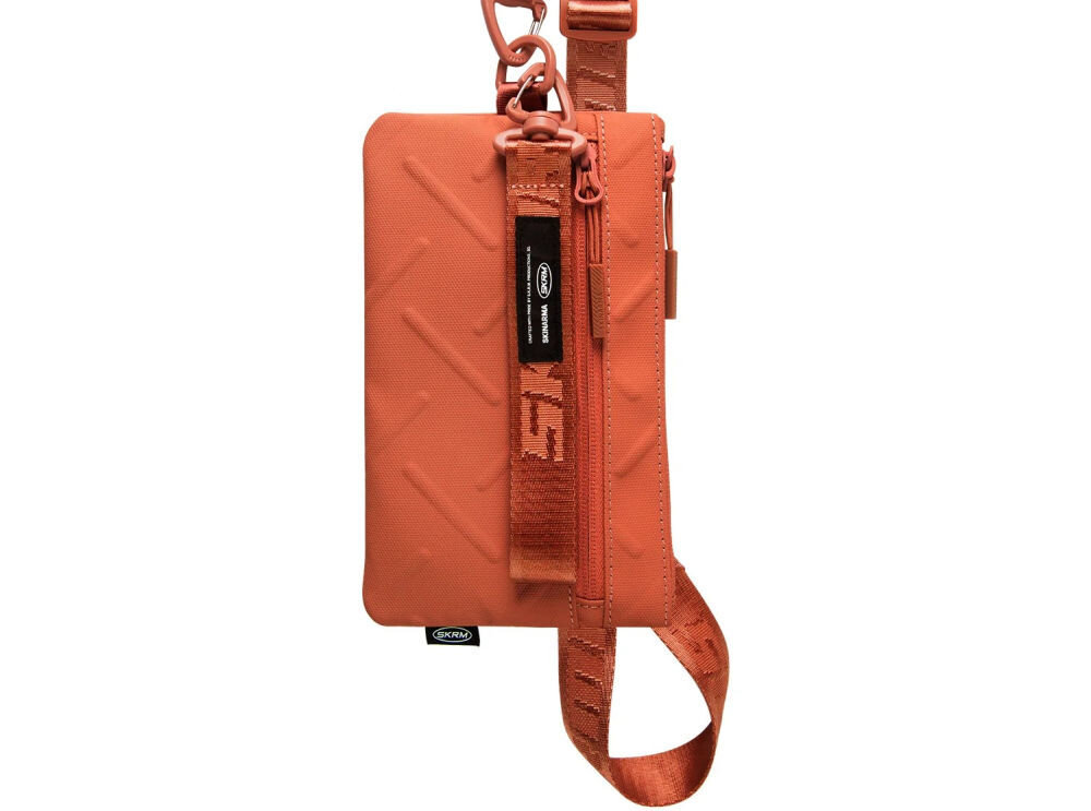 Torebka na telefon SKINARMA Juno Pomarańczowy prezentacja torebki na białym tle połączenie stylu i technologii singapurska marka