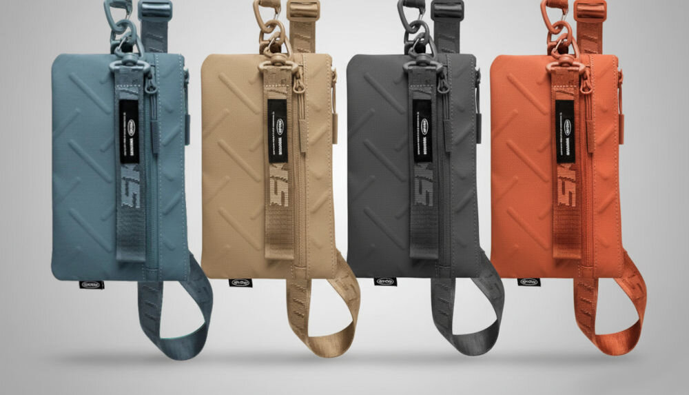 Torebka na telefon SKINARMA Juno Czarny prezentacja torebki w możliwych wersjach kolorystycznych na szarym tle