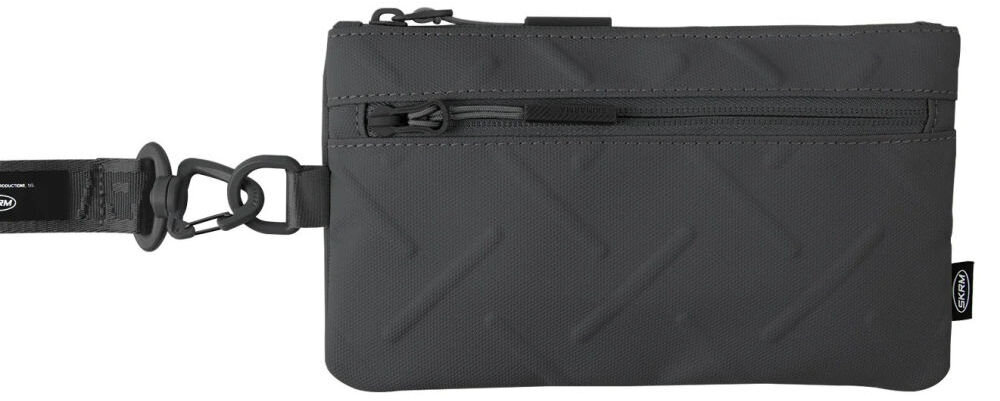 Torebka na telefon SKINARMA Juno Czarny prezentacja torebki na białym tle nylon tłoczona faktura zgrabna konstrukcja praktyczne zastosowanie