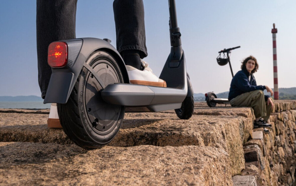Hulajnoga elektryczna SEGWAY Ninebot KickScooter E2 Pro Czarny 4 tryby jazdy ECO Sport Standard Pieszy