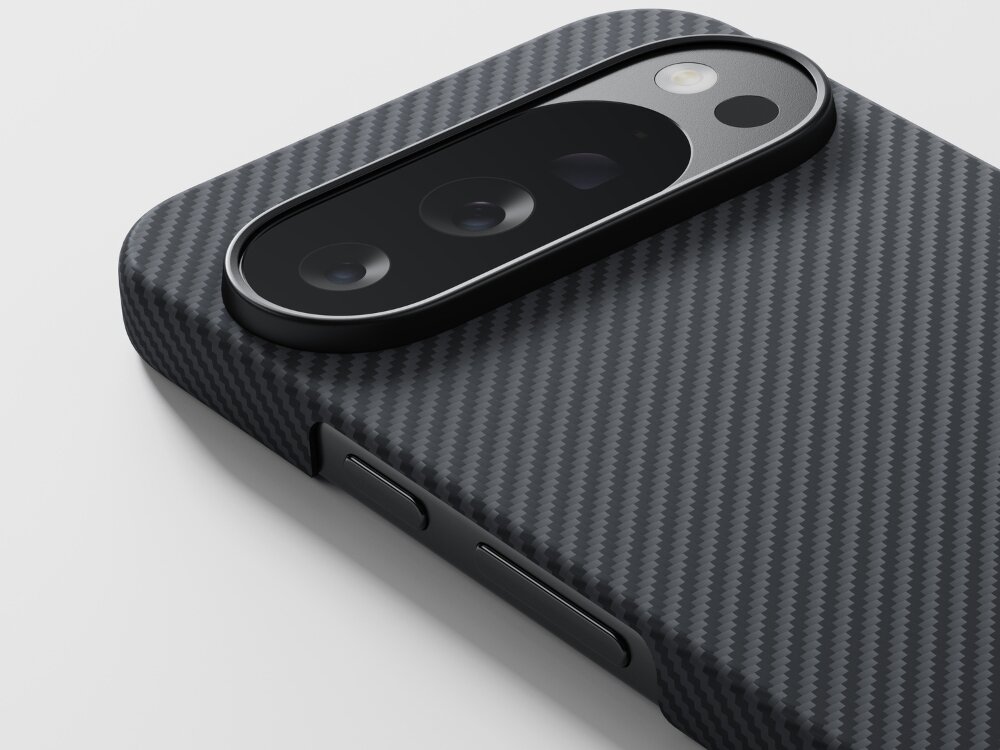 Etui PITAKA Ultra-Slim MagSafe włókna aramidowego klasy lotniczej pięć razy mocniejszy od stali zabezpiecza telefon przed zarysowaniami i przebarwieniami 0.9 mm 21 gramów - zbliżenie na fakturę włókna