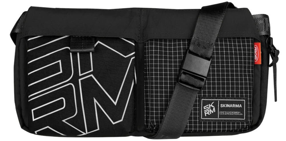 Torebka SKINARMA Crossbody Jager Czarna prezentacja torby na białym tle torba z nylonu ripstop wodoodporna podróż codzienne użytkowanie ochrona rzeczy