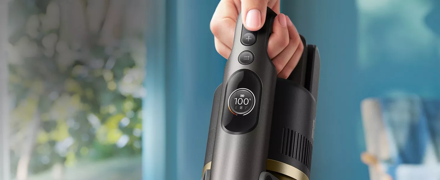 Czytelny wyświetlacz pokazuje stan naładowania baterii odkurzacza Philips.