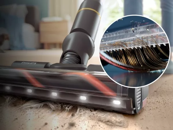 Specjalny kształt końcówki ułatwia wciąganie włosów odkurzaczem.