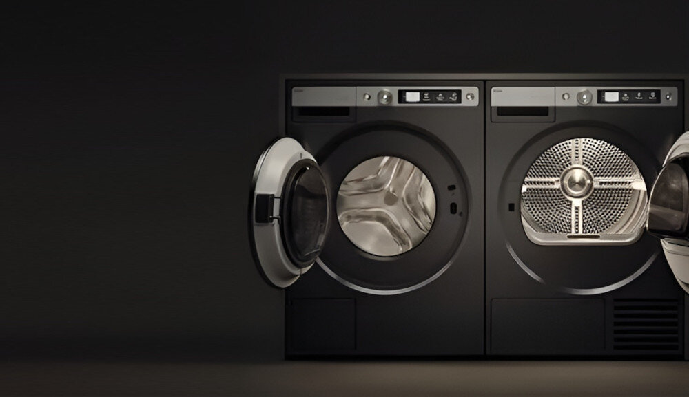 PRALKA ASKO W5114CXLW wizualizacja ciemne tło dwa urządzenia obok siebie otwarte drzwiczki wnętrze bęben podświetlenie bębna łatwy załadunek łatwy rozładunek łatwe czyszczenie widoczność ubrań subtelne światło trwałe oświetlenie komfort użytkowania