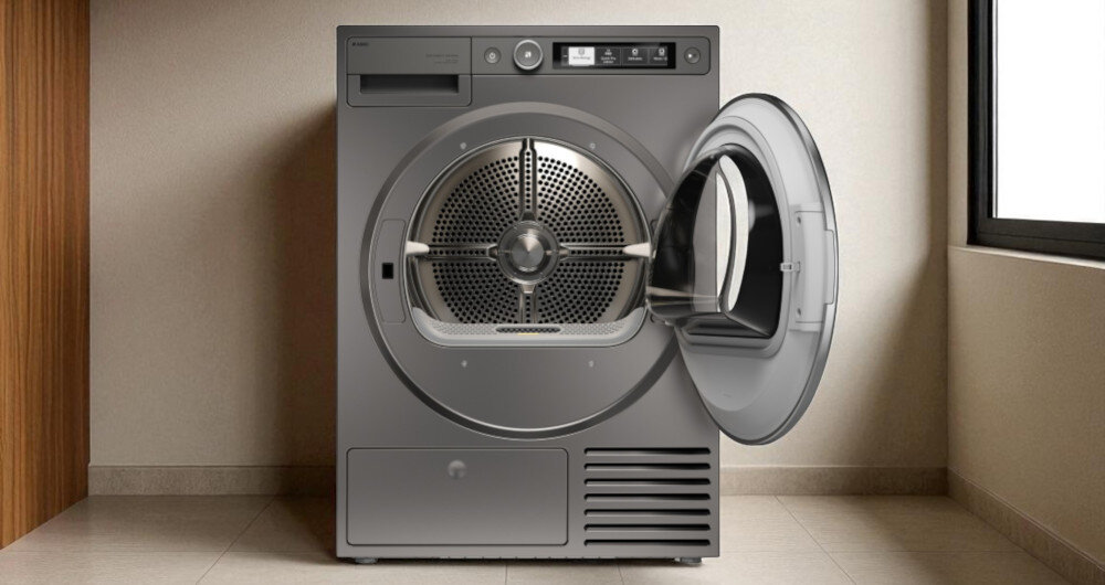 SUSZARKA ASKO T509HRT wizualizacja lifestyle front otwarta splątane ubrania automatyczne wykrywanie zmiana kierunku obrotów szybkie równomierne suszenie mniejsze zużycie tkanin energooszczędność