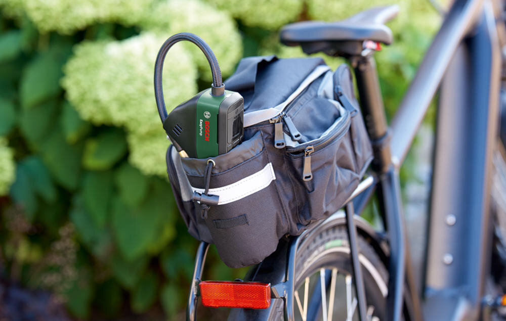 BOSCH EasyPump kompresor wąż oplot tekstylny gwintowana metalowa złączka ciasne przestrzenie obrót