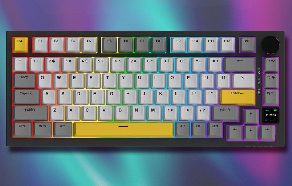 Klawiatura AJAZZ AK820 Pro RGB Widok z góry na czarną klawiaturę mechaniczną z podświetleniem RGB, widoczne są szare i żółte klawisze oraz wyświetlacz w prawym dolnym rogu, podświetlenie, efekty, kolory