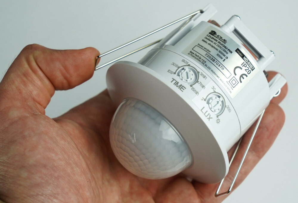 Czujnik ruchu EL HOME MD-05B7 do uzytku wewnetrznego automatyczne zarzadzanie oswietleniem i innymi urzadzeniami elektrycznymi zaawansowana technologia latwosc instalacji mozliwosc personalizacji