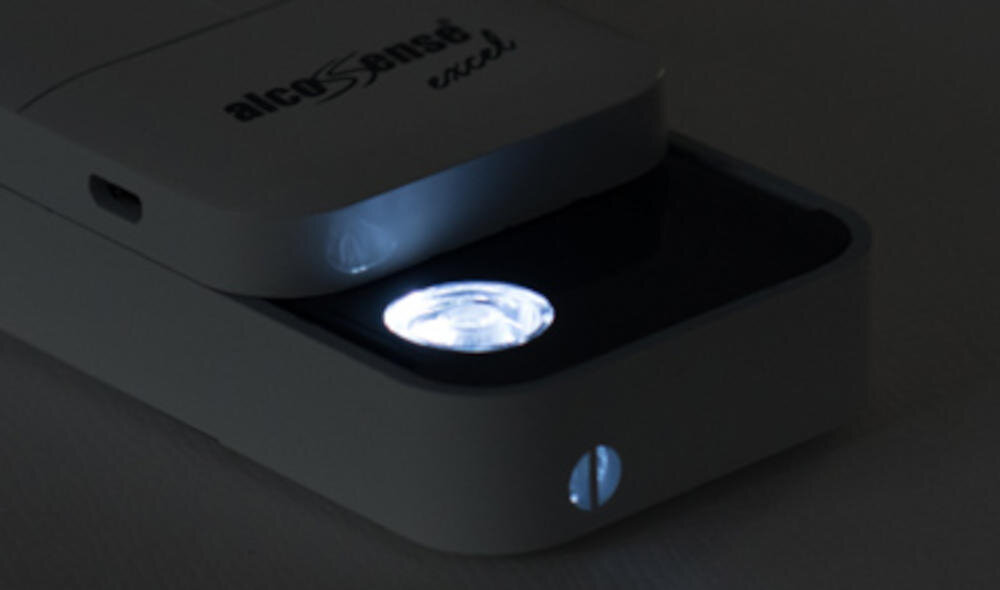 ALCOSENSE-Excel alkomat podświetlane gniazdo ustnik słabe oświetlenie komfort trudne warunki