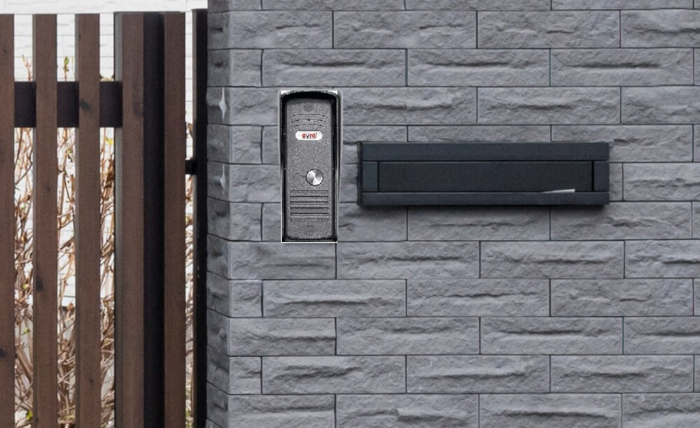 Domofon EURA Uno Bianco ADP-31A3 jednolokatorska kaseta zewnetrzna zamknieta w malogabarytowej obudowie wandalo-odpornej natynkowa podtynkowa ze stopu aluminium odporna na warunki atmosferyczne