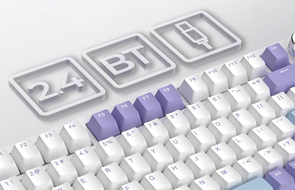 Klawiatura AJAZZ AK820 Pro RGB Panel tylny klawiatury z portem USB-C, przełącznikiem trybów połączenia oraz systemem operacyjnym, a poniżej ikony baterii 4000 mAh i technologii łączności, łączność, podłączenie, akumulator