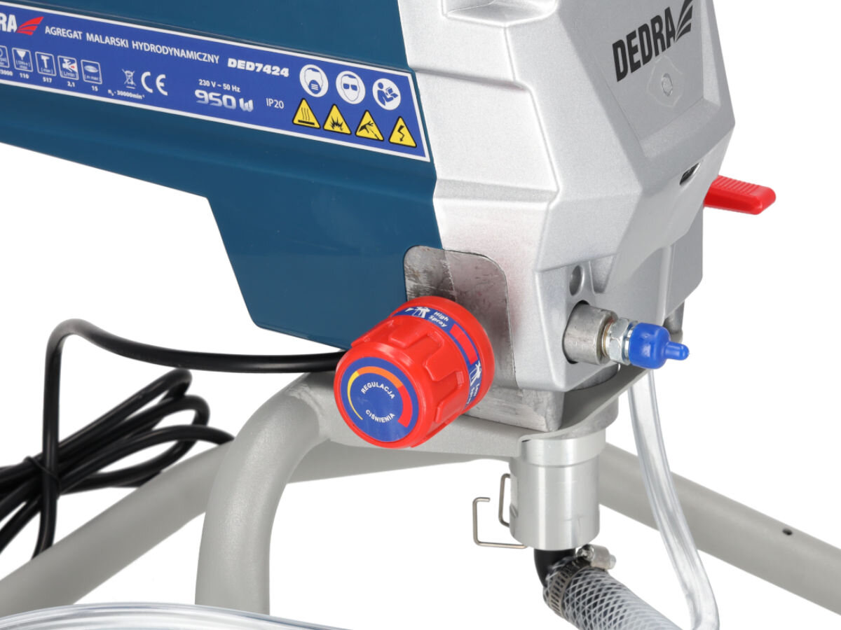Agregat malarski DEDRA DED7424 950W 2100 ml/min, ciśnienie, rozpylenie, precyzja, zacieki, na białym tle agregat o boku z prawej strony z regulacją ciśnienia